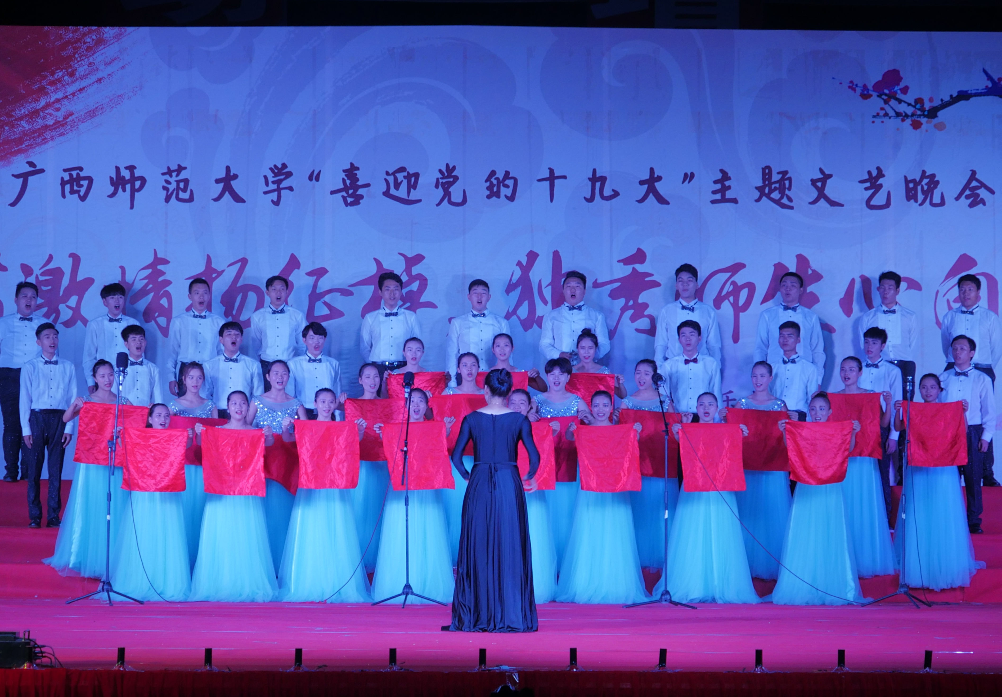 2、《丝路行》作词：李滋民作曲：盛鸿斌指导老师：肖玥、矫磊指挥：矫磊钢琴伴奏：胡江涛表演者：大学生艺术团三石合唱团P3090253.JPG