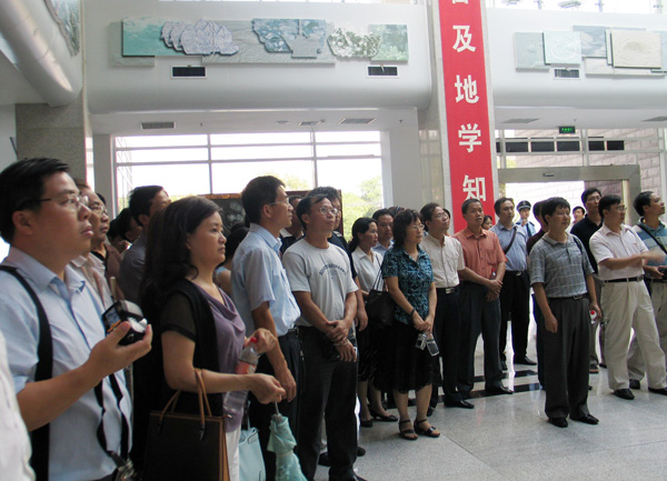 学员们到国地质大学(武汉)调研考察。