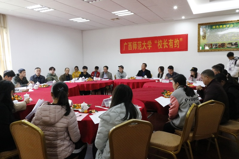 林春逸副校长、各部门老师与学生代表们共进午餐.JPG