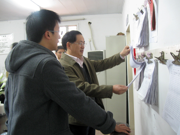 唐副书记检查校团委办公室工作。