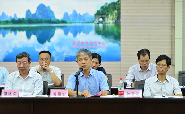 科技厅副厅长刘建宏就今年科技计划项目申报以及到目前为止结题验收的情况做通报