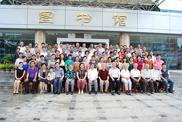 文学院1979级合影留念