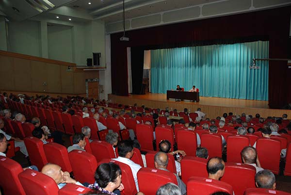 我校召开离退休教职工校情通报会