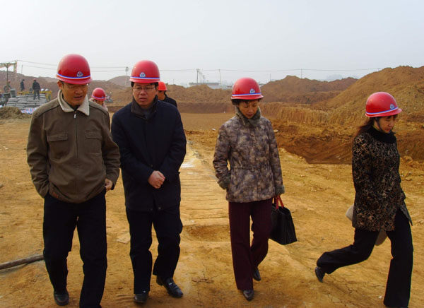 贺祖斌副校长一行考察漓江学院雁山校区工程建设现场。