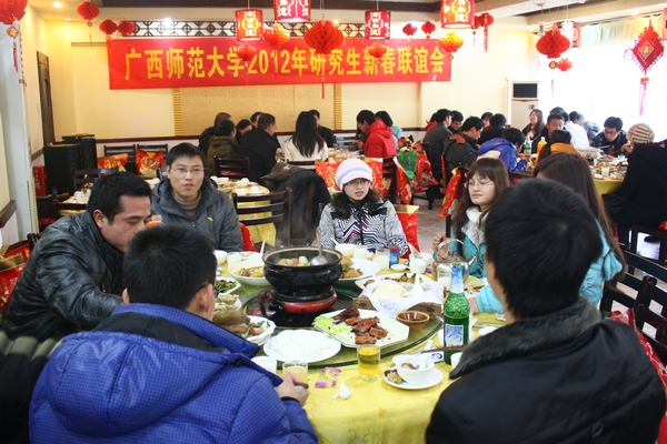 2012年我校寒假留校学生新春团拜活动现场