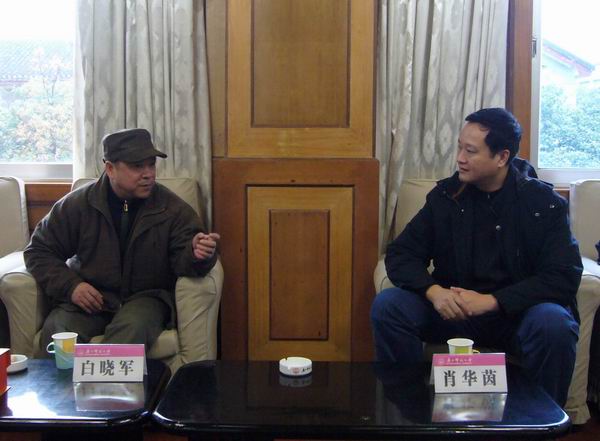 白晓军副校长与肖华茵副校长亲切交流