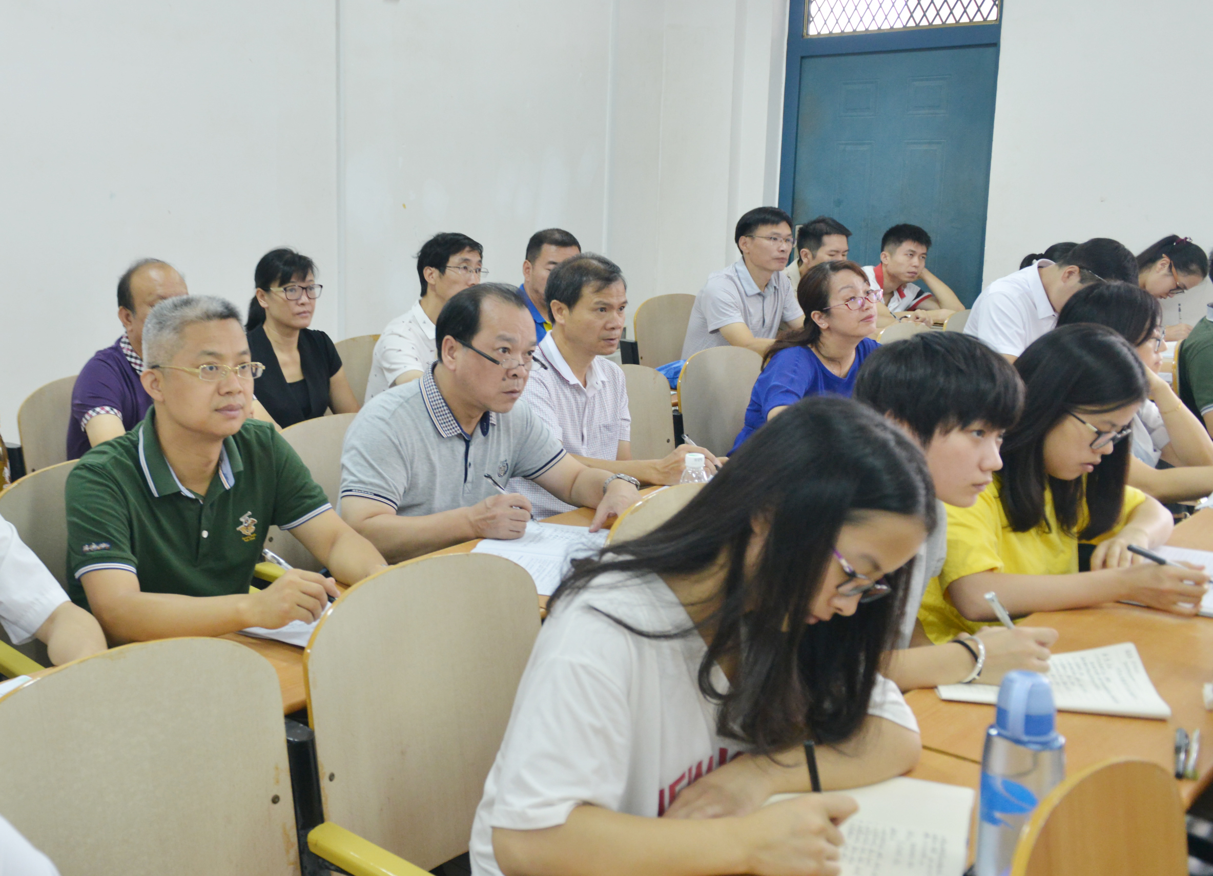 4白晓军副校长在听课9.jpg