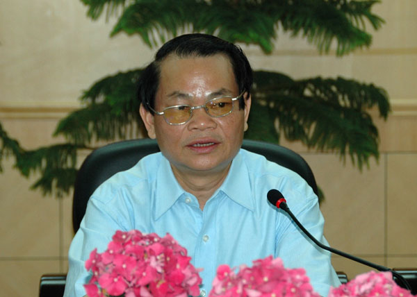 我校副校长蓝常周在会上致欢迎辞。