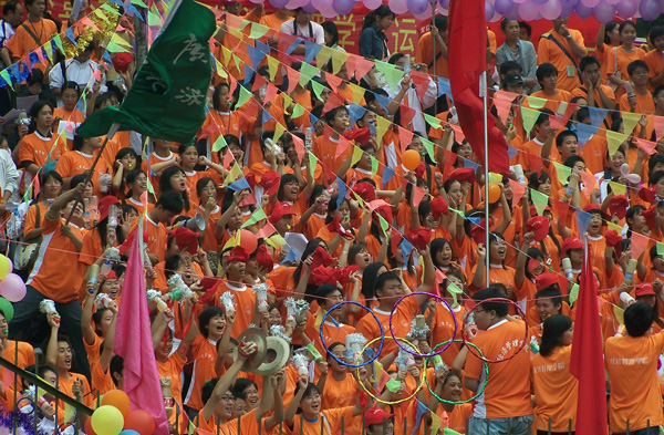 橙色风暴。（独秀网记者 黄裕光）