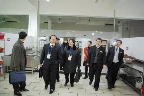 标准化食堂学生公寓评估专家组检查饮食中心雁山校区桃园餐厅