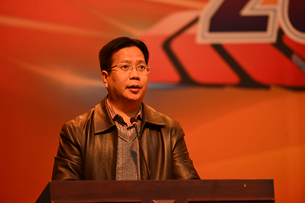 我校副校长覃卫国介绍我校基本情况 （大学生通讯社 张钰千 摄）