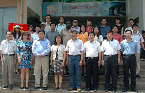 钟瑞添副校长与留美经济协会成员合影。