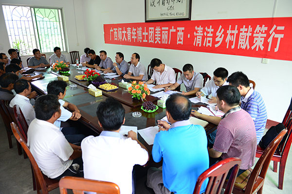 青年博士们与当地村民交流座谈