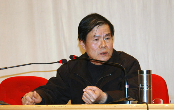 玉丕民副主任正在作报告。