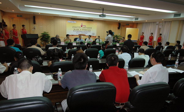 全国围棋甲级联赛“漓江学院杯”围棋赛召开记者见面会。