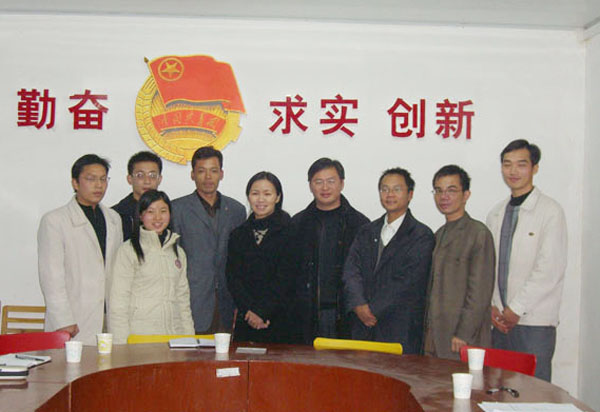 我校党委副书记林娜看望代表团成员