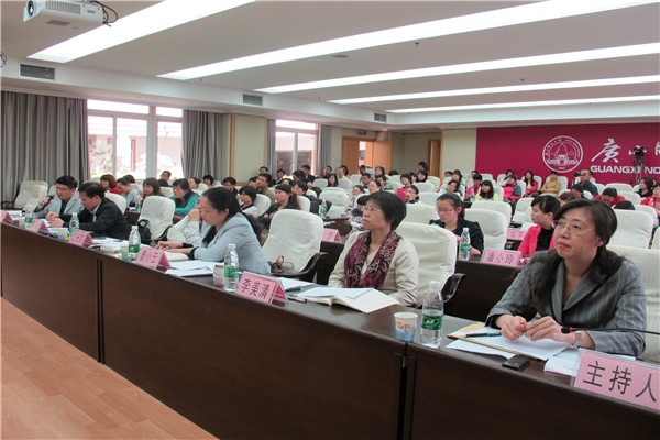 各位评委在认真评审