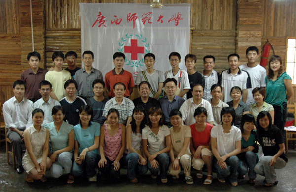 校红会全体会员合影