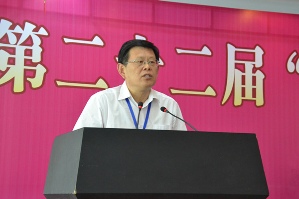 北京师范大学党委副书记、中国大学生体育协会棋类分会主席王炳林讲话