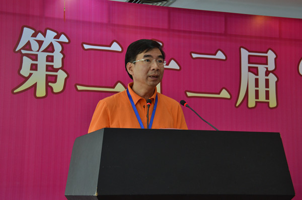 校长梁宏致欢迎词