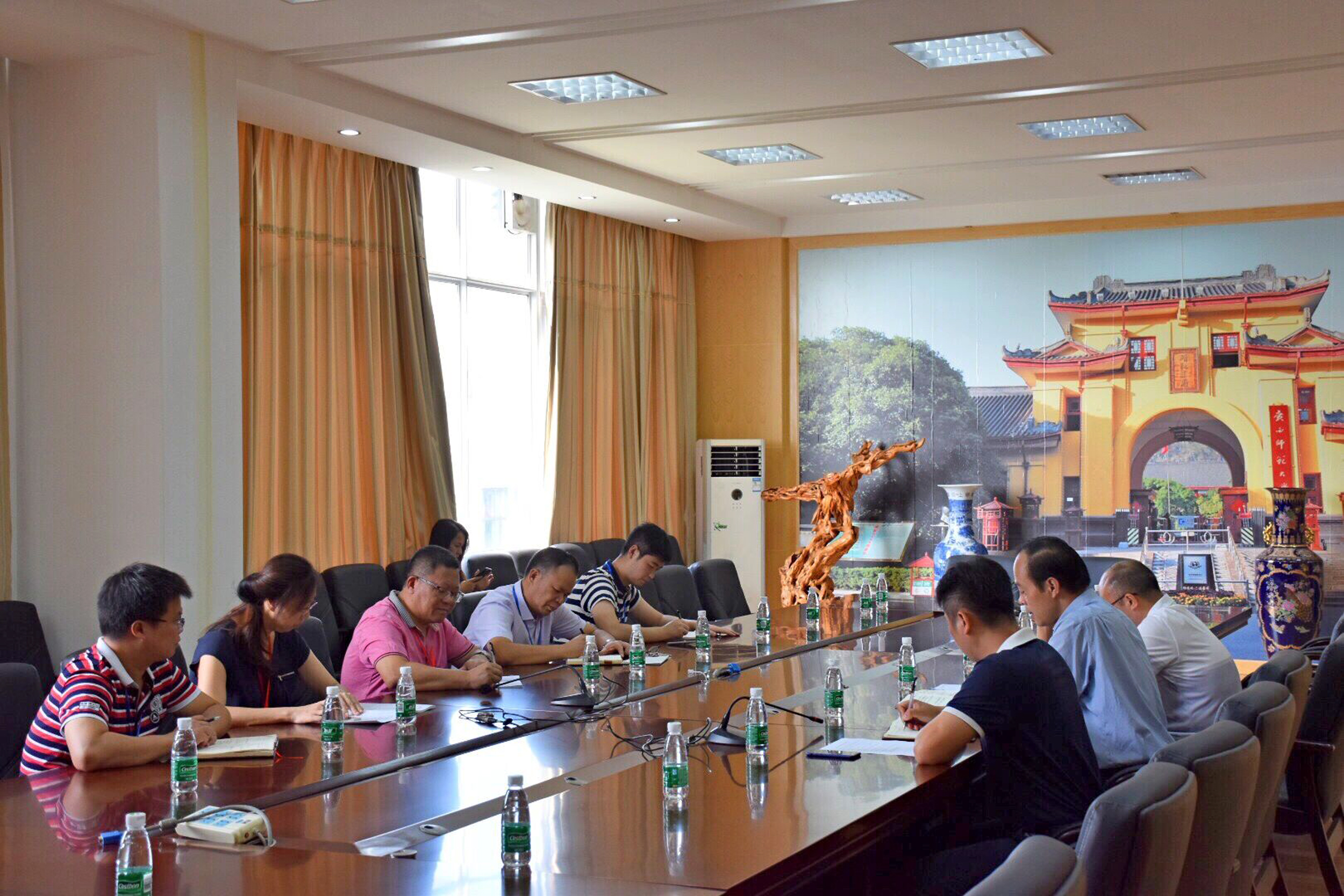邓军书记到体育学院调研.jpg