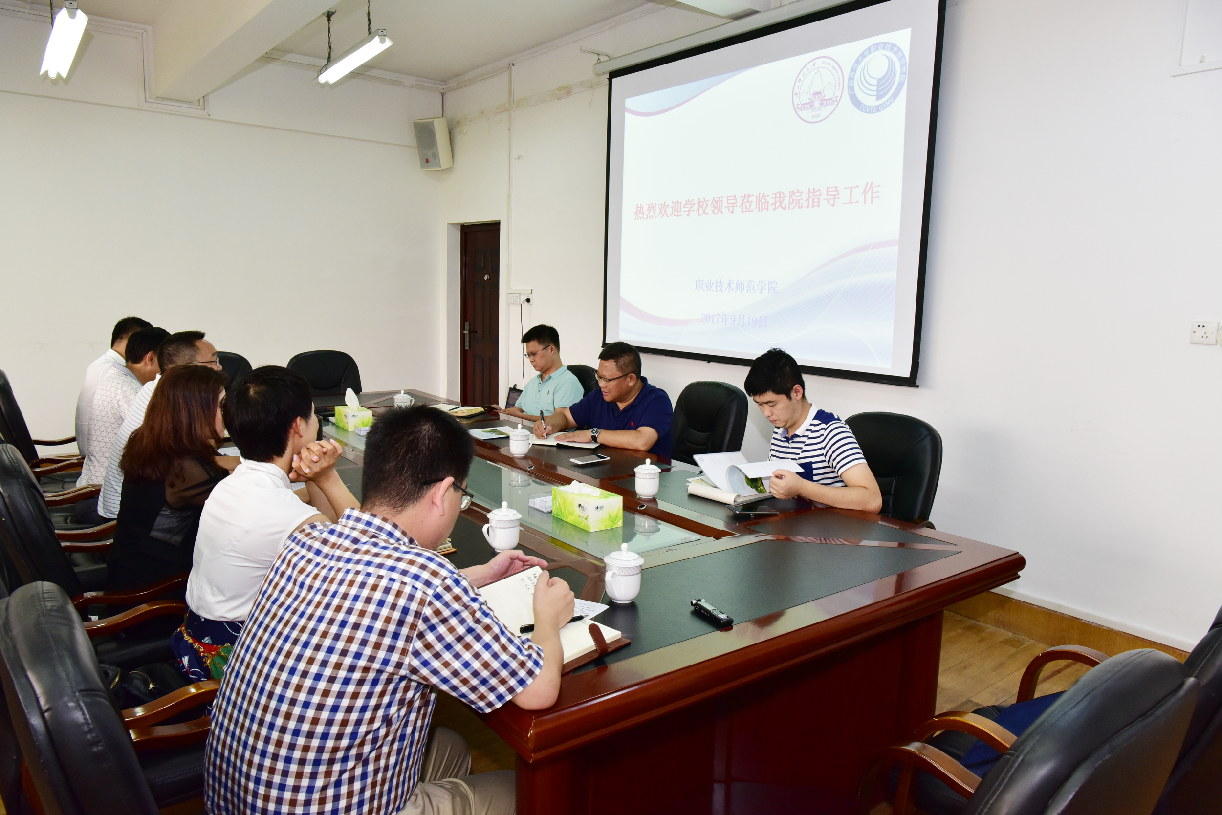 邓军书记到职业技术师范学院调研9.jpg
