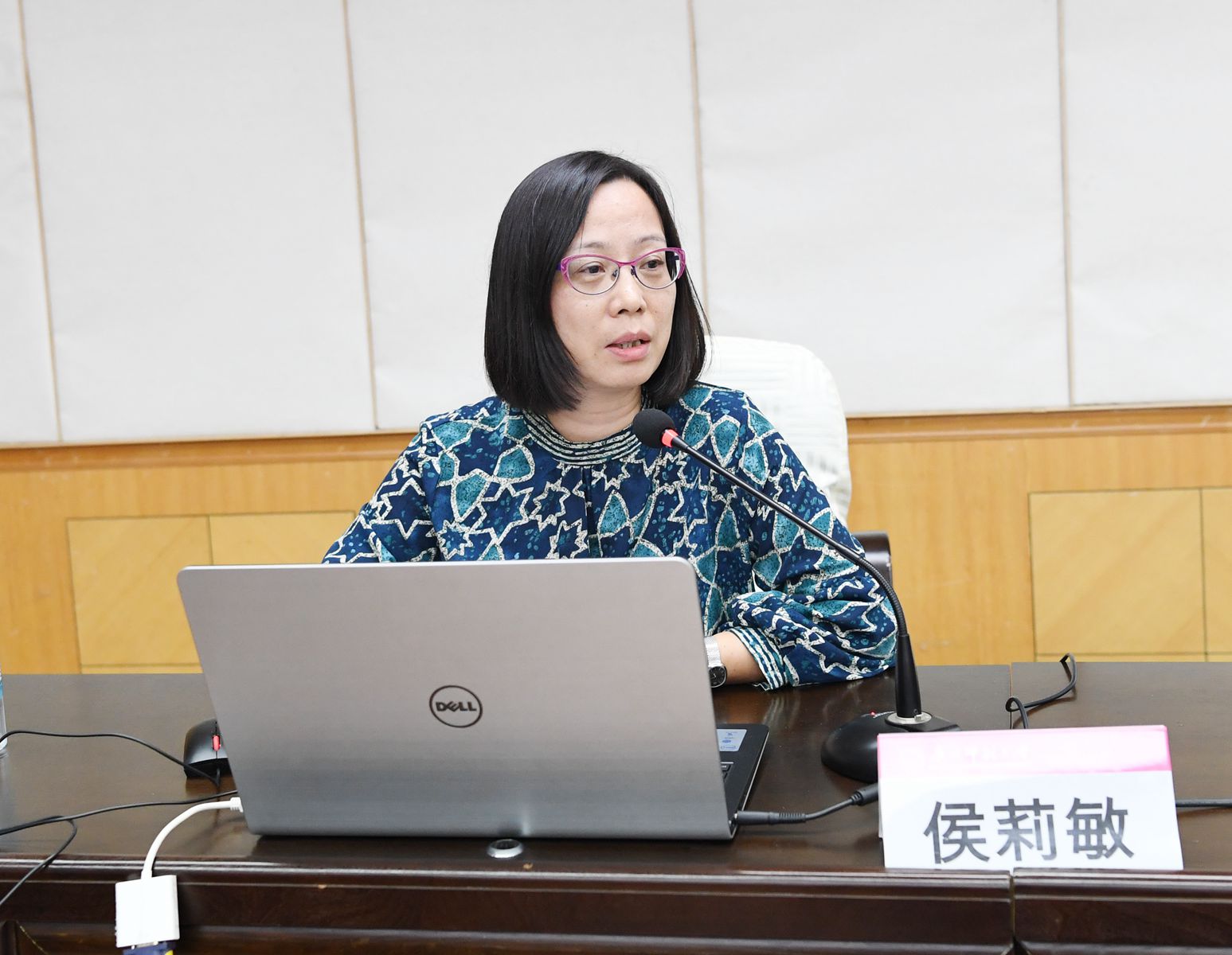 8教育学一级博士点博士生导师代表侯莉敏教授发言_副本.jpg