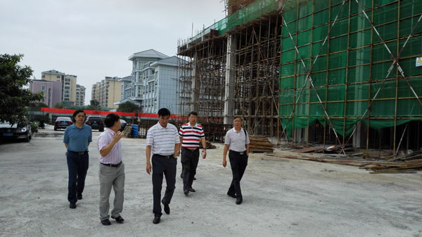 梁宏校长、钟瑞添副校长了解出版社集团总部大楼建设情况