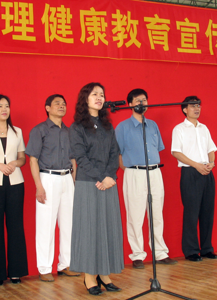 林娜副书记宣布活动月开幕。