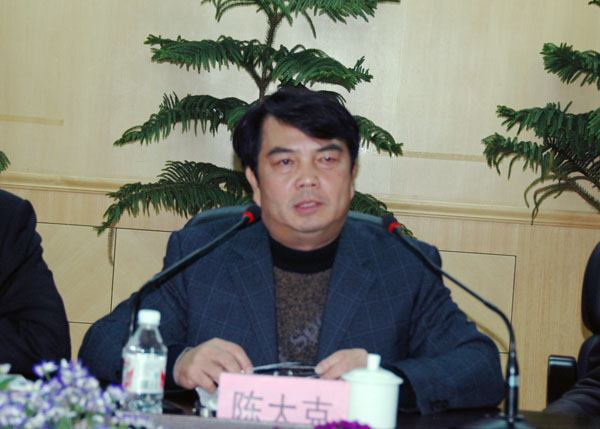 校党委书记陈大克首先认真传达了自治区党委书记刘奇葆在全区转变干部作风加强机关行政效能建设电视电话会议上的讲话精神，动员全校各单位各部门开展转变干部作风加强机关行政效能建设活动，提高行政效能工作