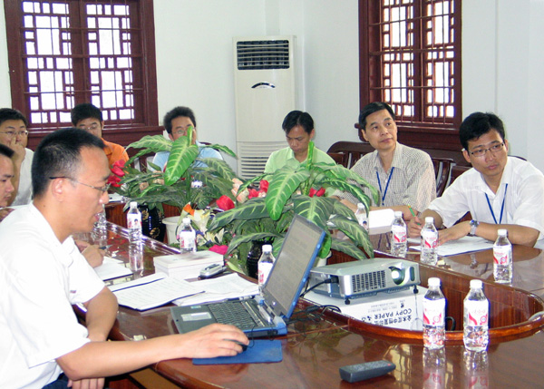 专家黄志豪在文旅学院听取该院本科教学评建工作的情况汇报