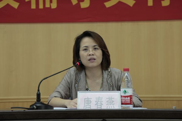 广西高校工委宣传部副部长、广西教育厅思政处副处长、广西高校团工委书记唐春燕致辞