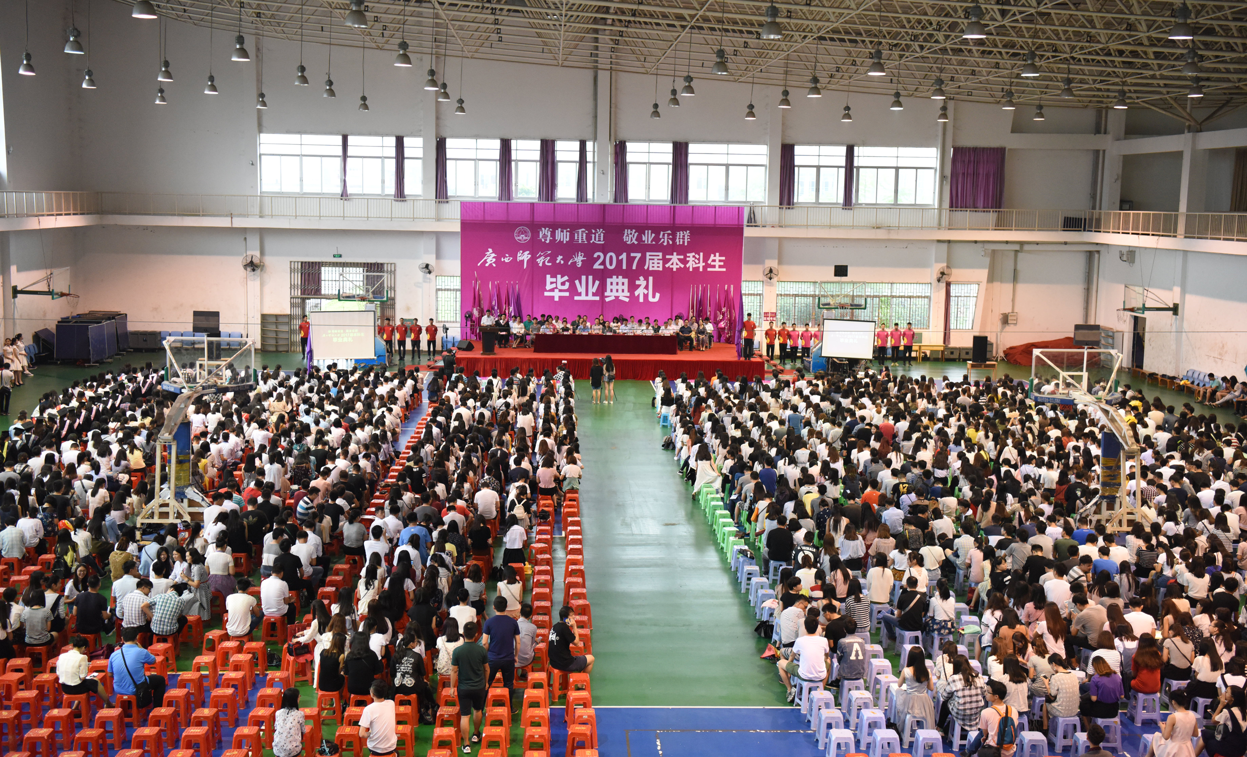 毕业典礼现场1.jpg