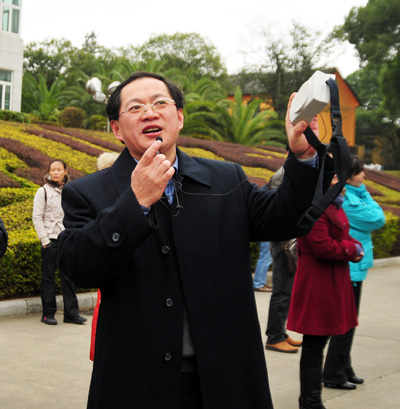 唐仁郭副书记亲自讲解我校学生体育运动开展情况