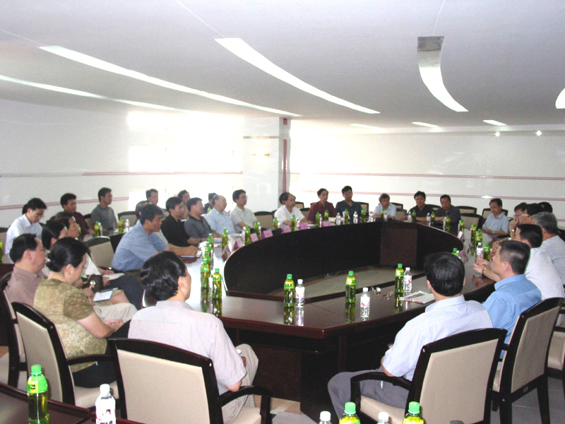 7月2日下午，校党委书记黄介山、校长梁宏等校领导带领学校部分中层干部到桂林电子工业学院进行解放思想再讨