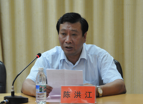 陈洪江副校长在签字仪式上讲话