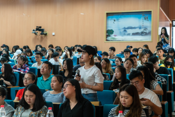 学生提问.png