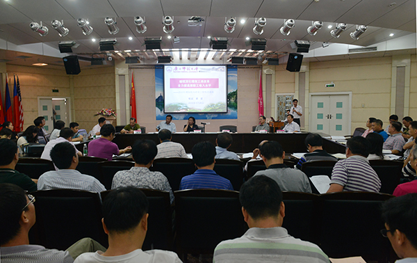 校长梁宏作相关工作汇报现场