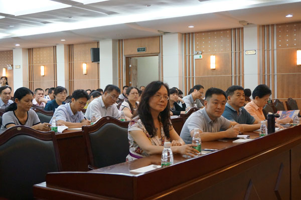 听取中南大学统战工作经验介绍