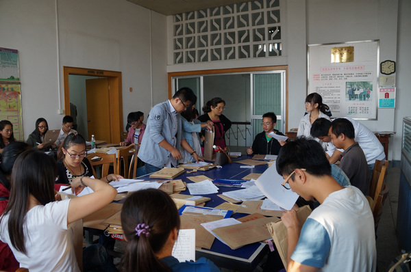 研究生档案材料归档在档案馆进行