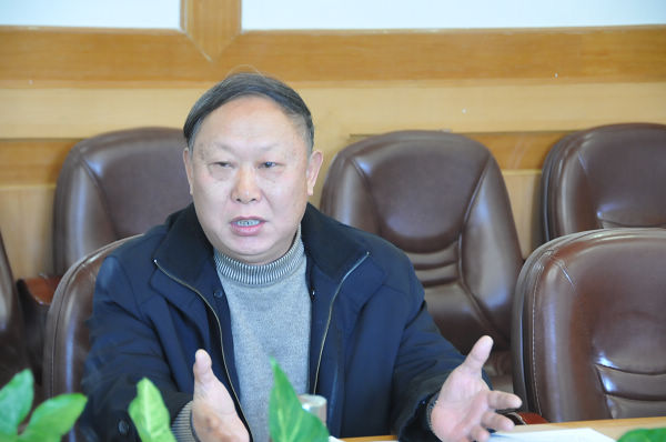 刘健斌副校长在会上发言