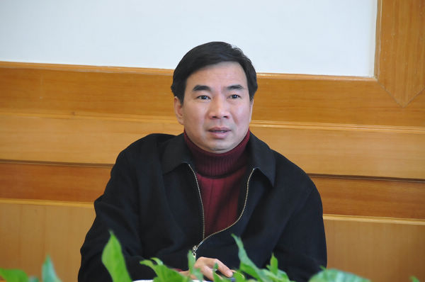 梁宏校长在会上发言