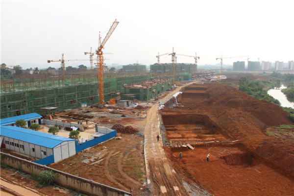 相思江奥林苑施工现场一角（李华铭摄）