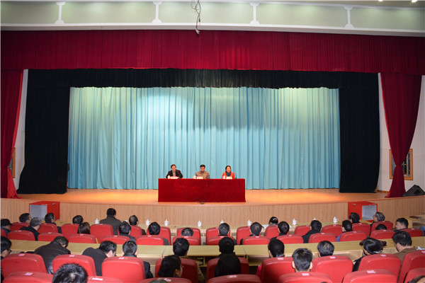 学校党的群众路线教育实践活动总结大会现场