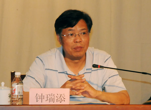 钟瑞添副校长在会上致辞。