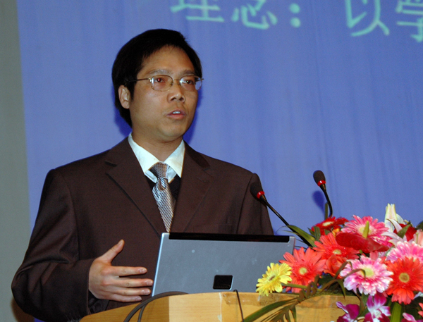 蒋运承博士在做培训。