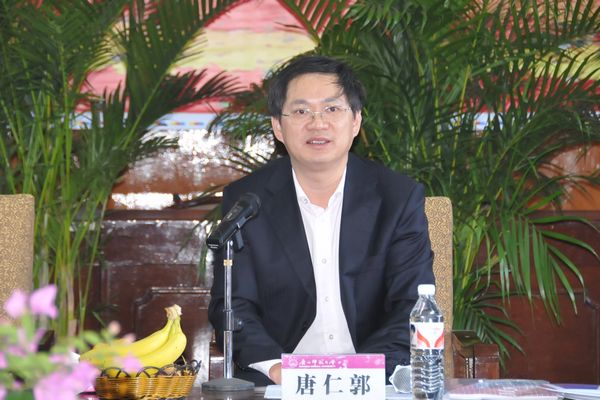 我校党委副书记唐仁郭在座谈会上致辞