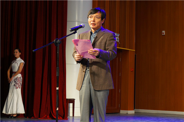 副校长李传起宣读获奖名单