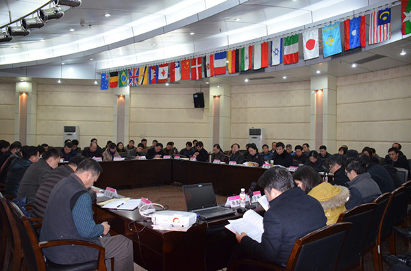 校党委中心组（扩大）学习会议现场（宣传部 杨凯摄）