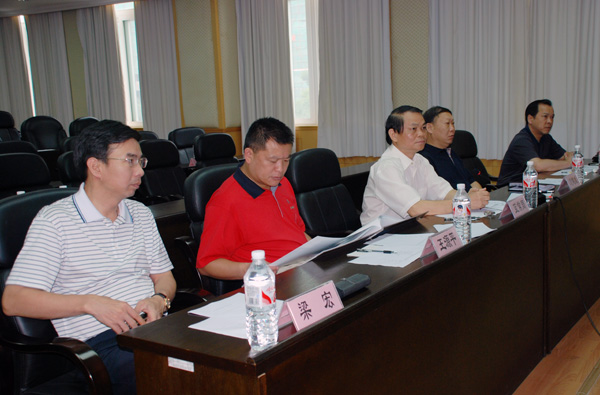 校领导梁宏、王源平、蓝常周、刘健斌、白晓军参加评选会。